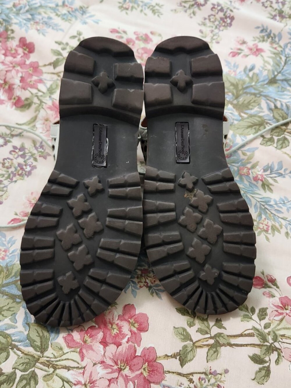 L'Amour des Pieds Adorable White Sandals - Picture 4 of 4